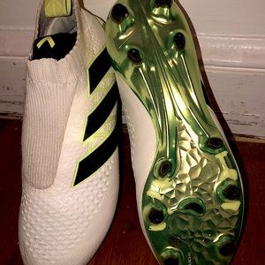ADIDAS SOCCER CLEATS